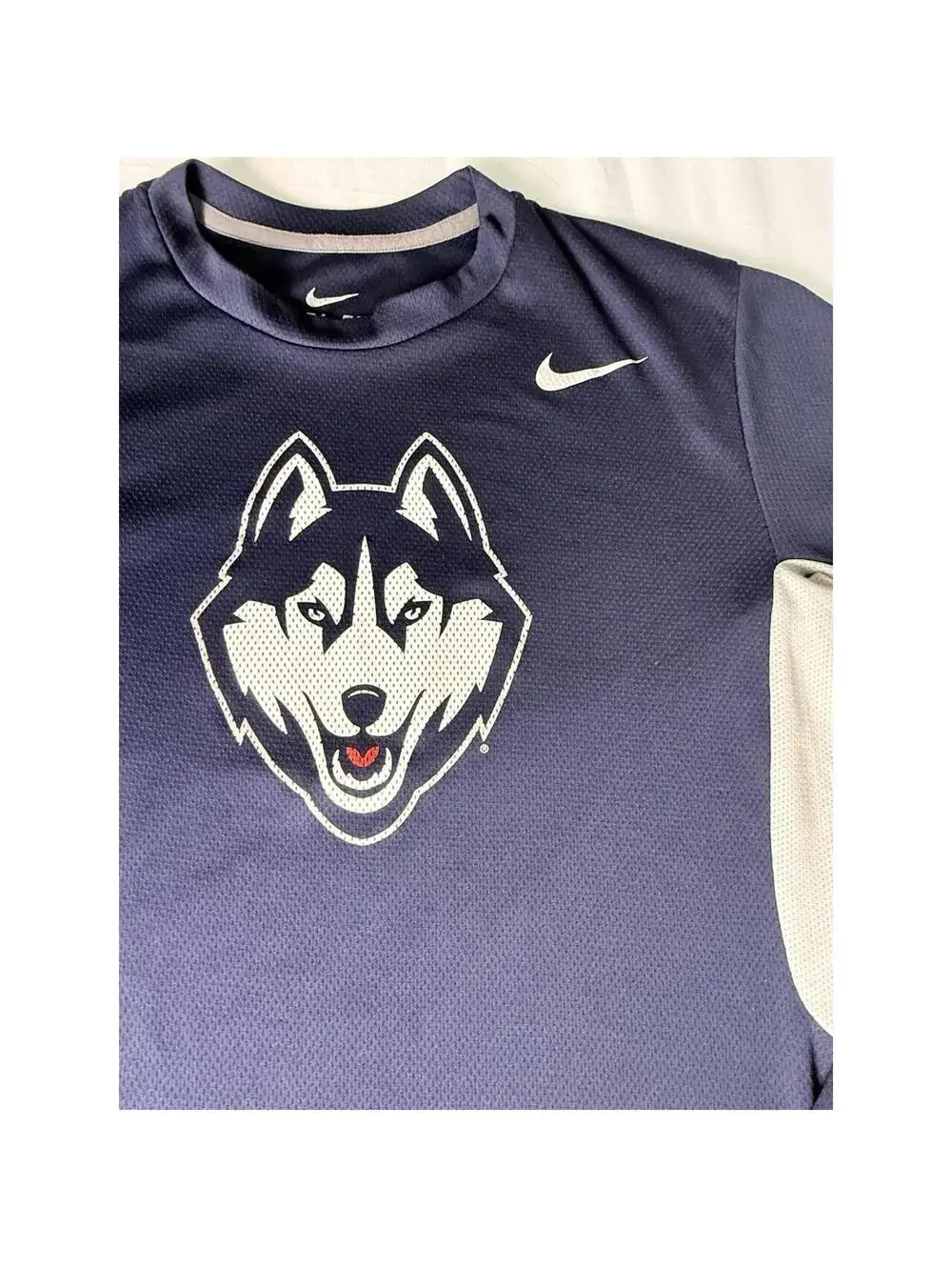 Nike Dri-FIT Long Sleeve Shirt UConn Huskies Men's Size M Gray Navy Blue